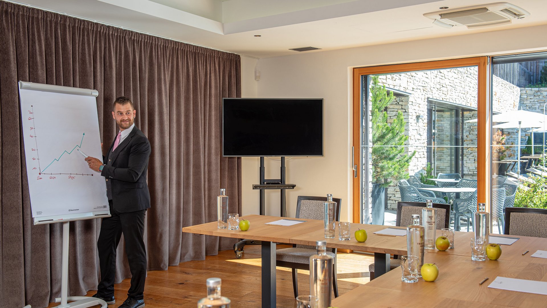 Konferenz- & Seminarraum Konferenz- & Seminarraum