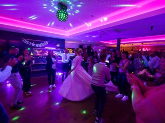 Frisch verheiratet Frisch verheiratet